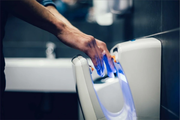 Dry hands in just 10-15 Sec